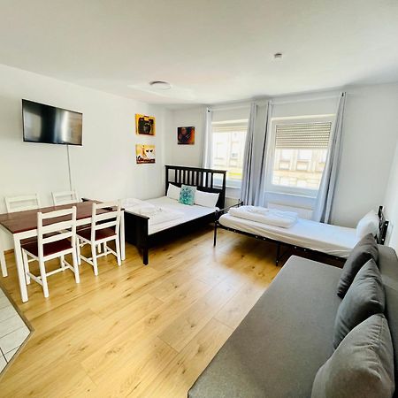 Studio Apartment In Stoetteritz With Balcony - Great Public Transport Links To The City Leipzig Exterior photo