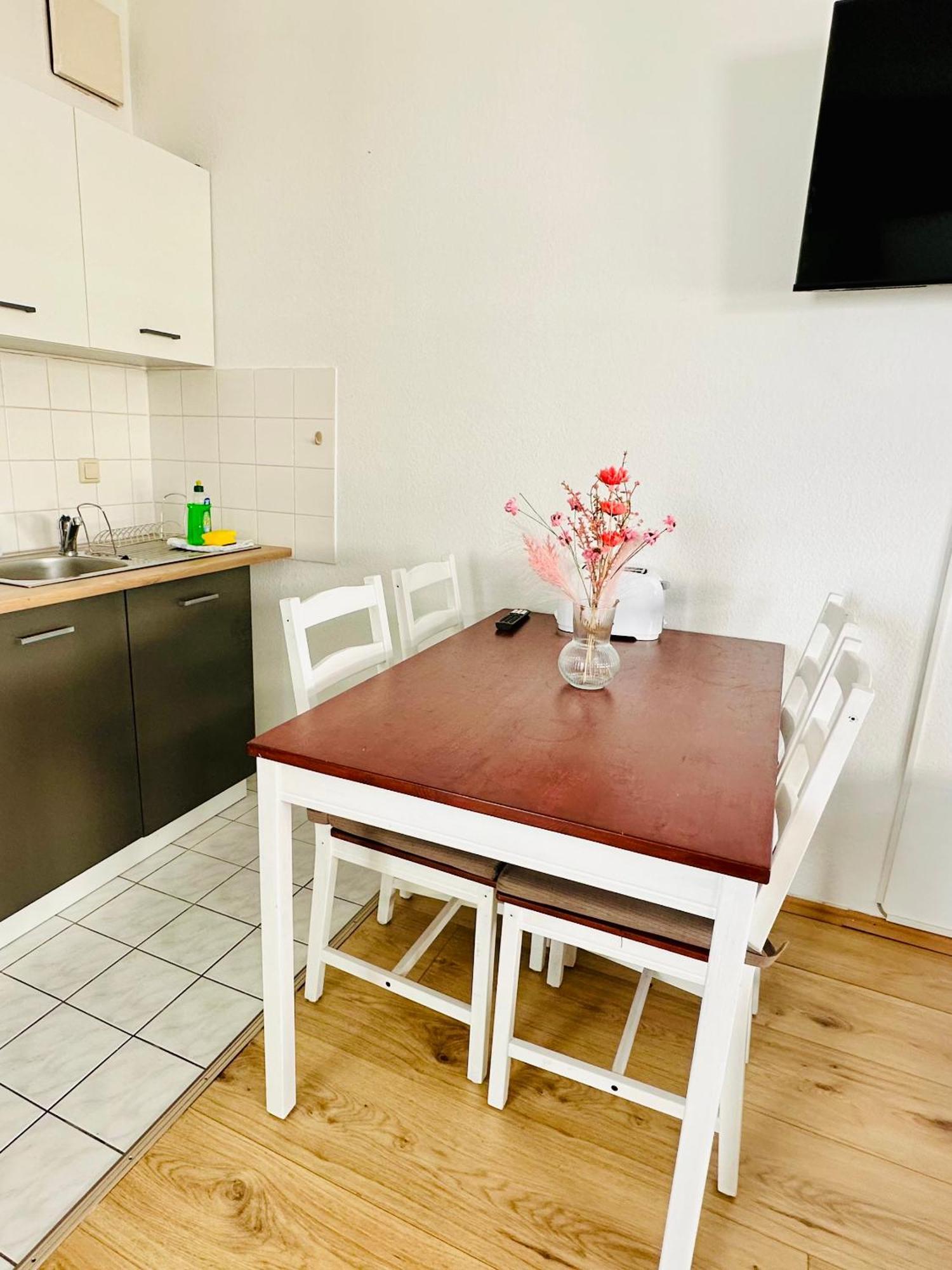 Studio Apartment In Stoetteritz With Balcony - Great Public Transport Links To The City Leipzig Exterior photo