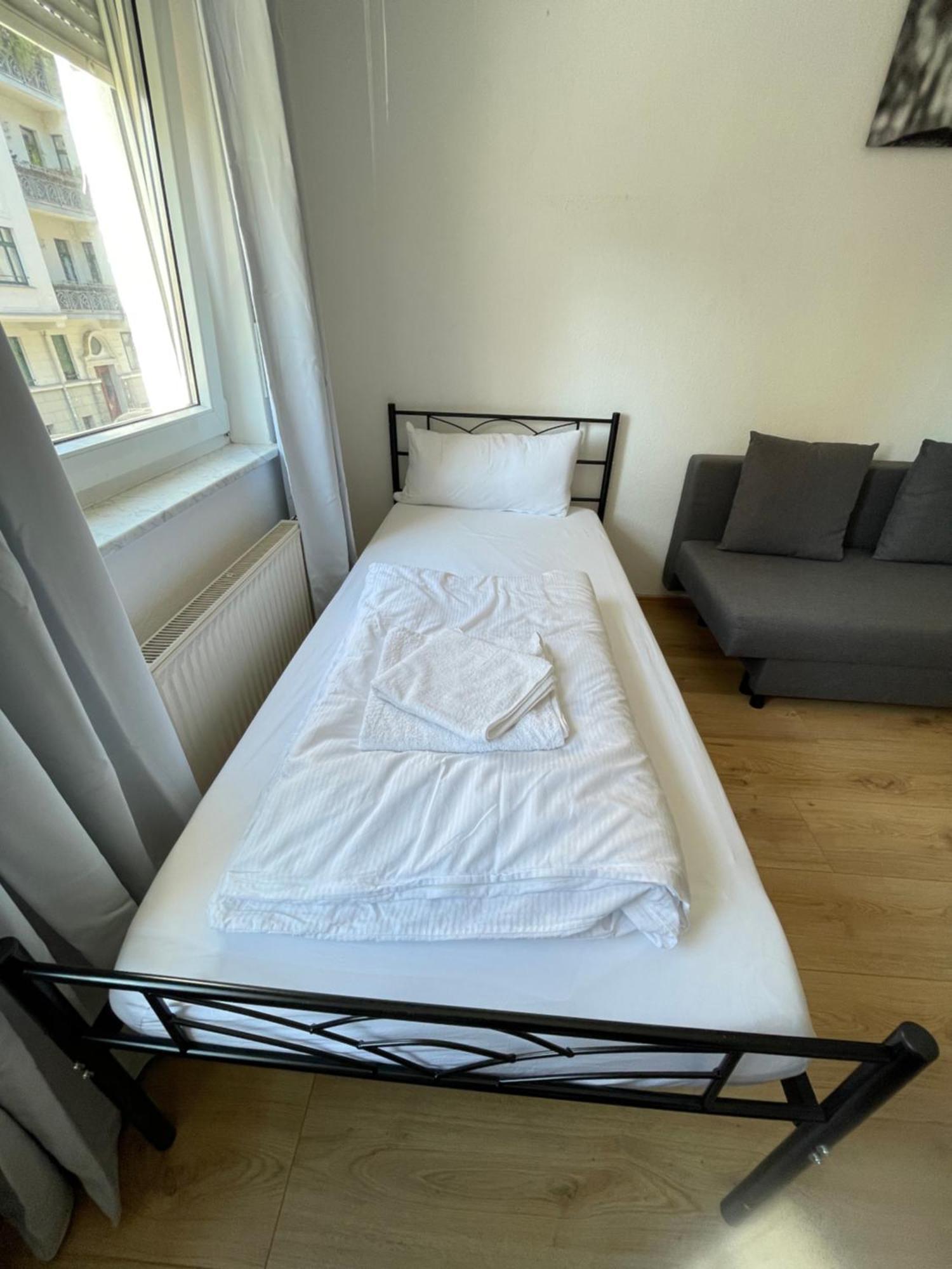 Studio Apartment In Stoetteritz With Balcony - Great Public Transport Links To The City Leipzig Exterior photo