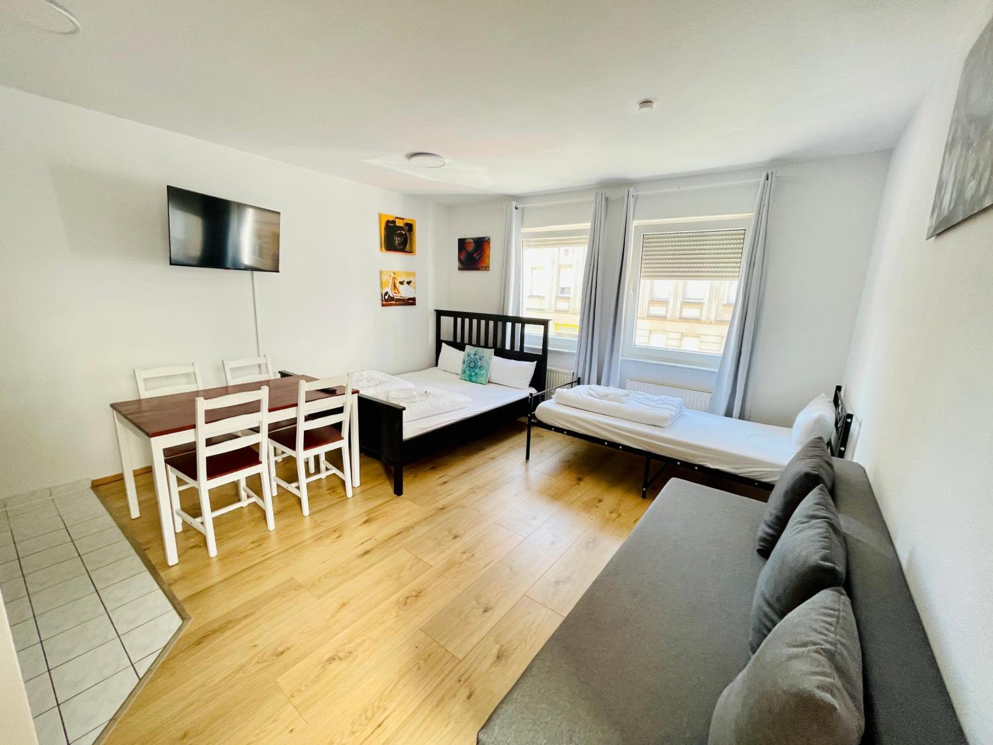 Studio Apartment In Stoetteritz With Balcony - Great Public Transport Links To The City Leipzig Exterior photo